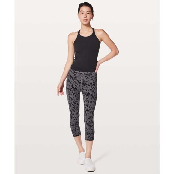 LULULEMON In Movement Crop Everlux Sz 4 Efflorescent Nebula Black - Picture 3 of 7